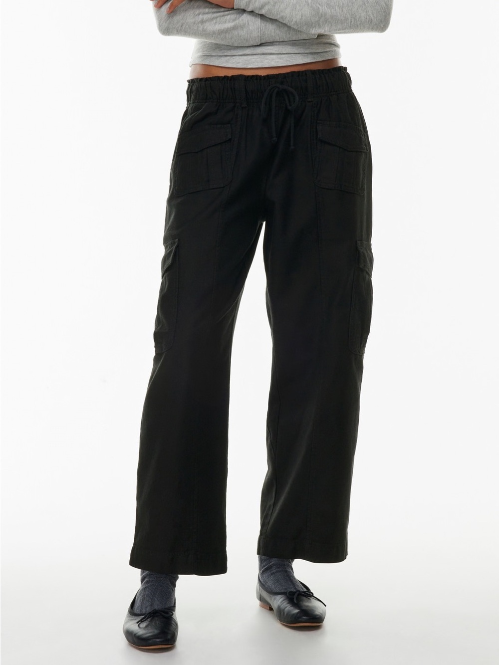 WILFRED FREE • Aritzia Gaia Cargo Pant black size 4 Low-rise cotton cargo pants